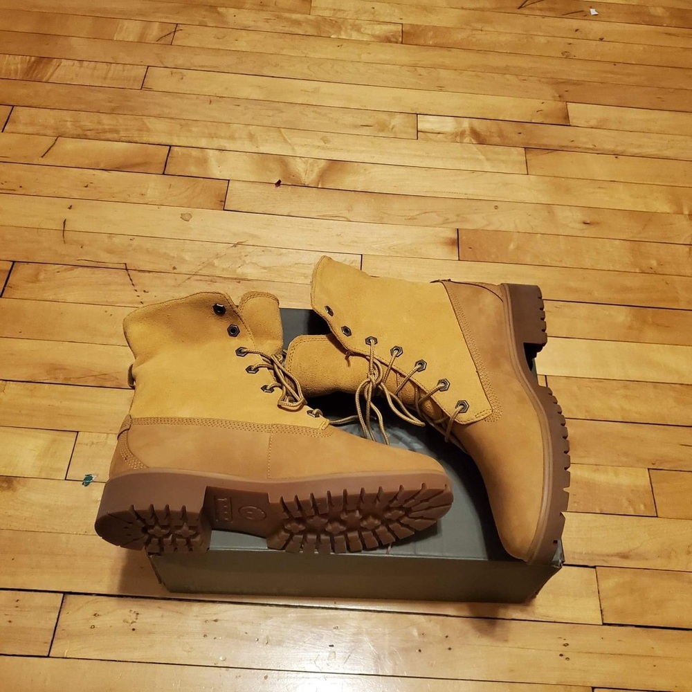 Boots - Picture 2 of 8